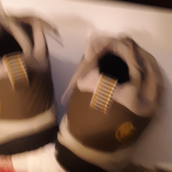 WOMENS TENNIS SHOE WATER PROOF - Picture 3 of 4